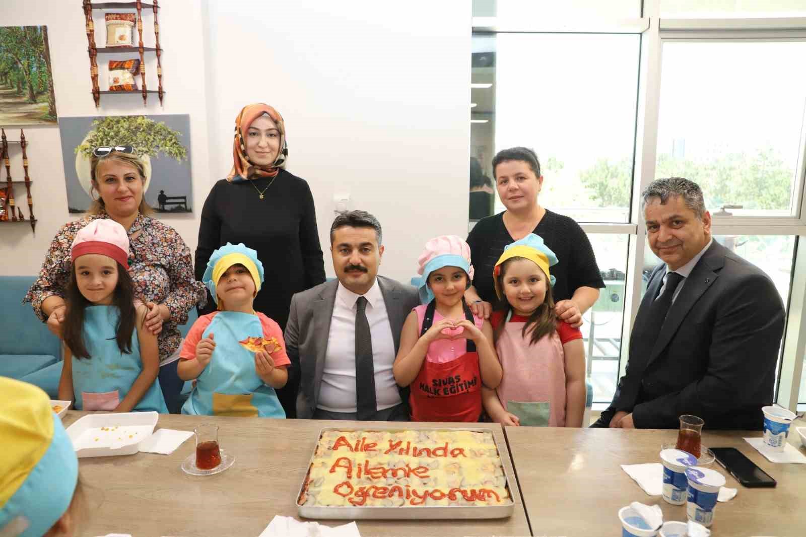 Öğrenciler aileleriyle çiğköfte yoğurdu 