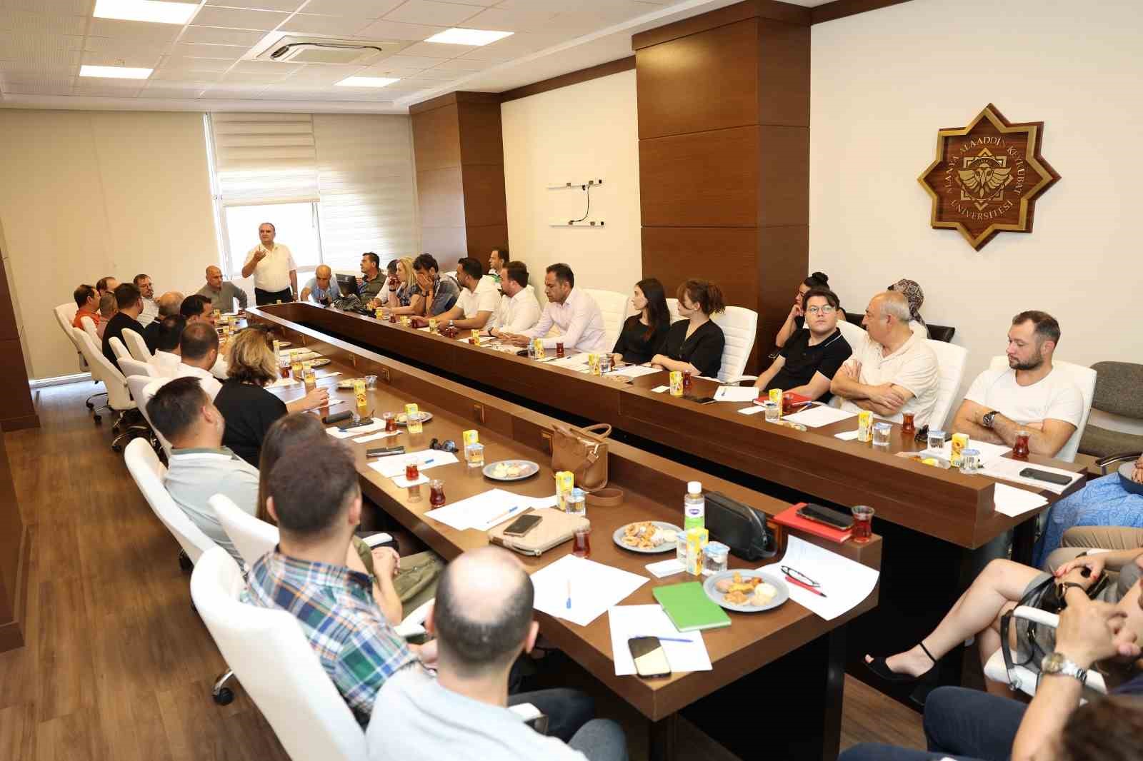 ALKÜ’de turizmin geleceği konuşuldu 