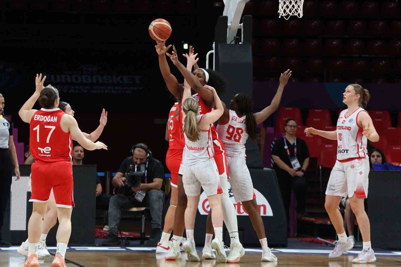 A Milli Kadın Basketbol Takımı, Avrupa Şampiyonası’ndaki ilk galibiyetini aldı 