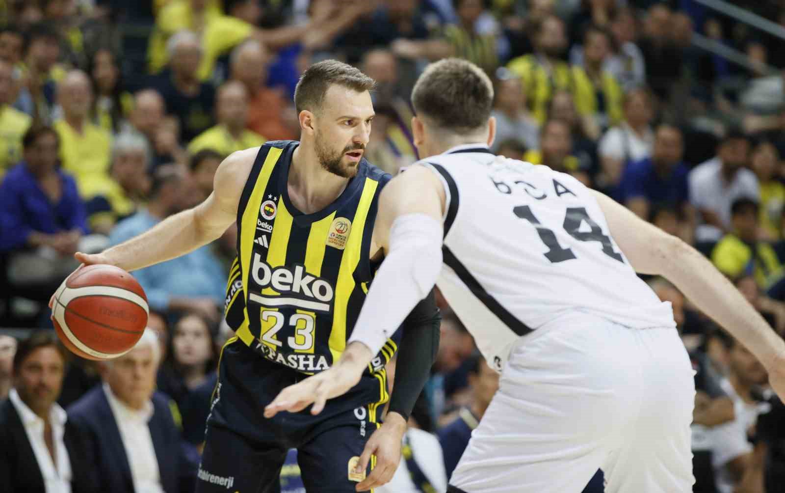 Fenerbahçe, final serisinde 2-0 öne geçti 