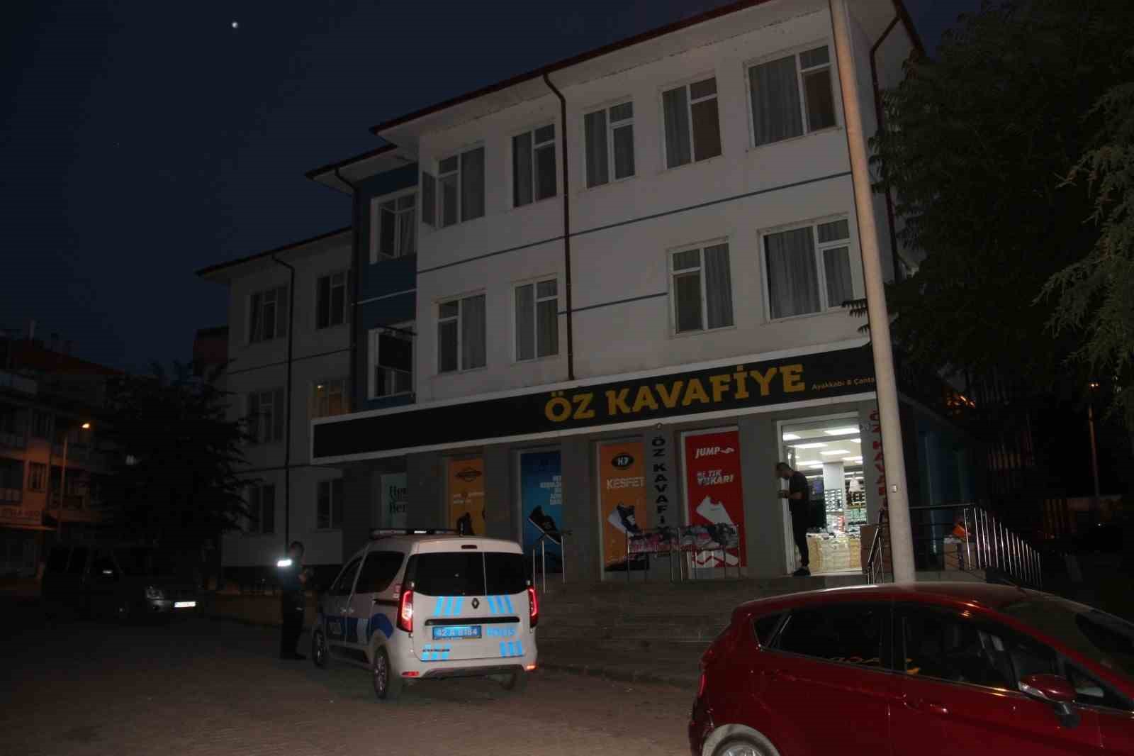 Otelin 3. katından düşen 2 yaşındaki çocuk yaralandı 
