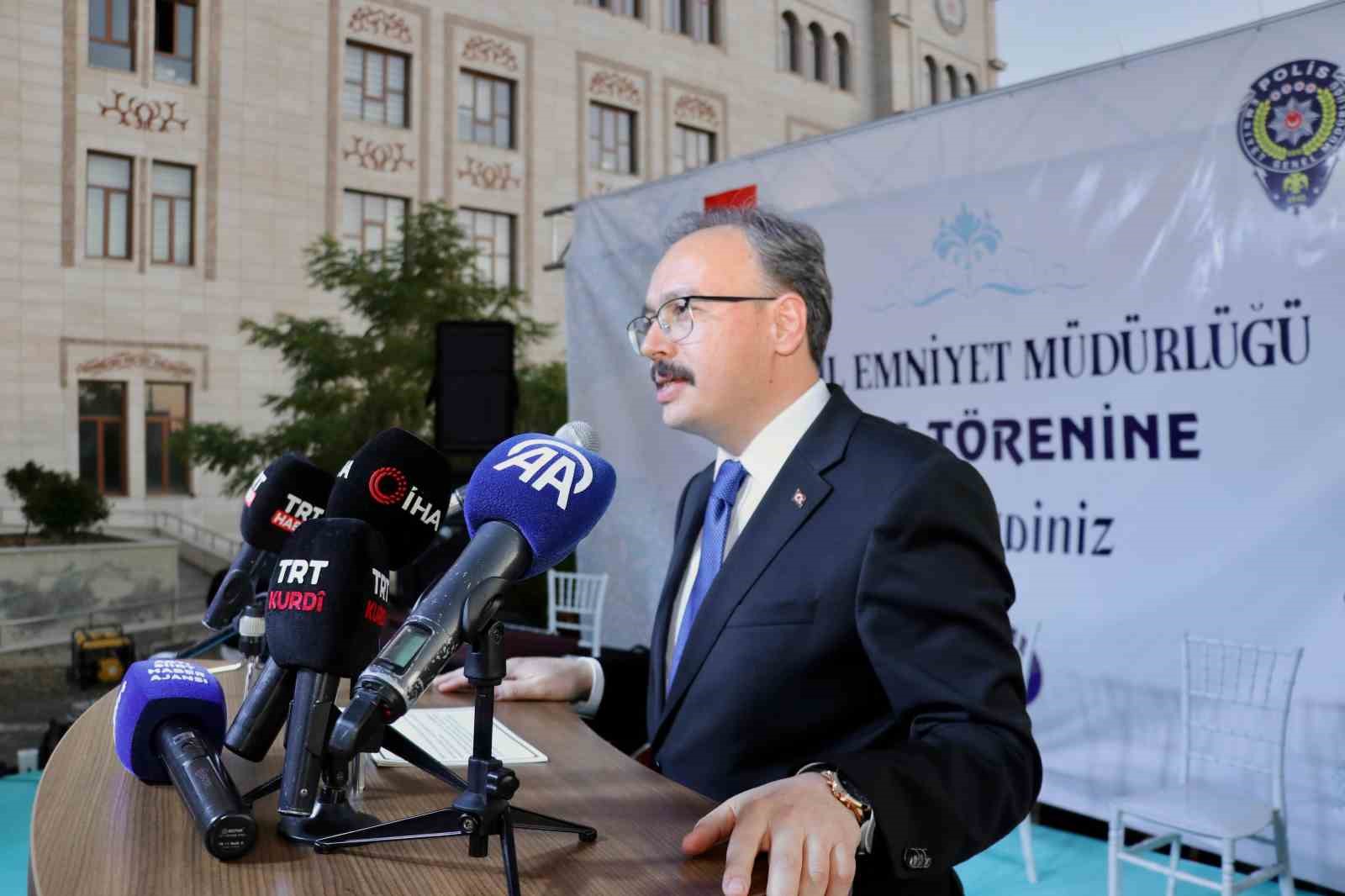 Siirt’te tayini çıkan polisler için veda programı düzenlendi 