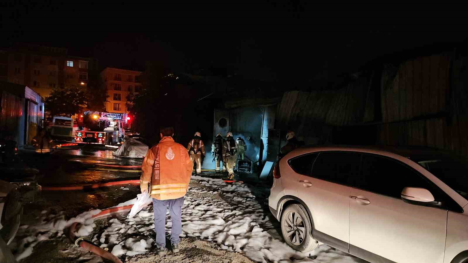 Bahçelievler’de oto tamirhanede korkutan yangın: Çok sayıda araç kullanılamaz hale geldi 