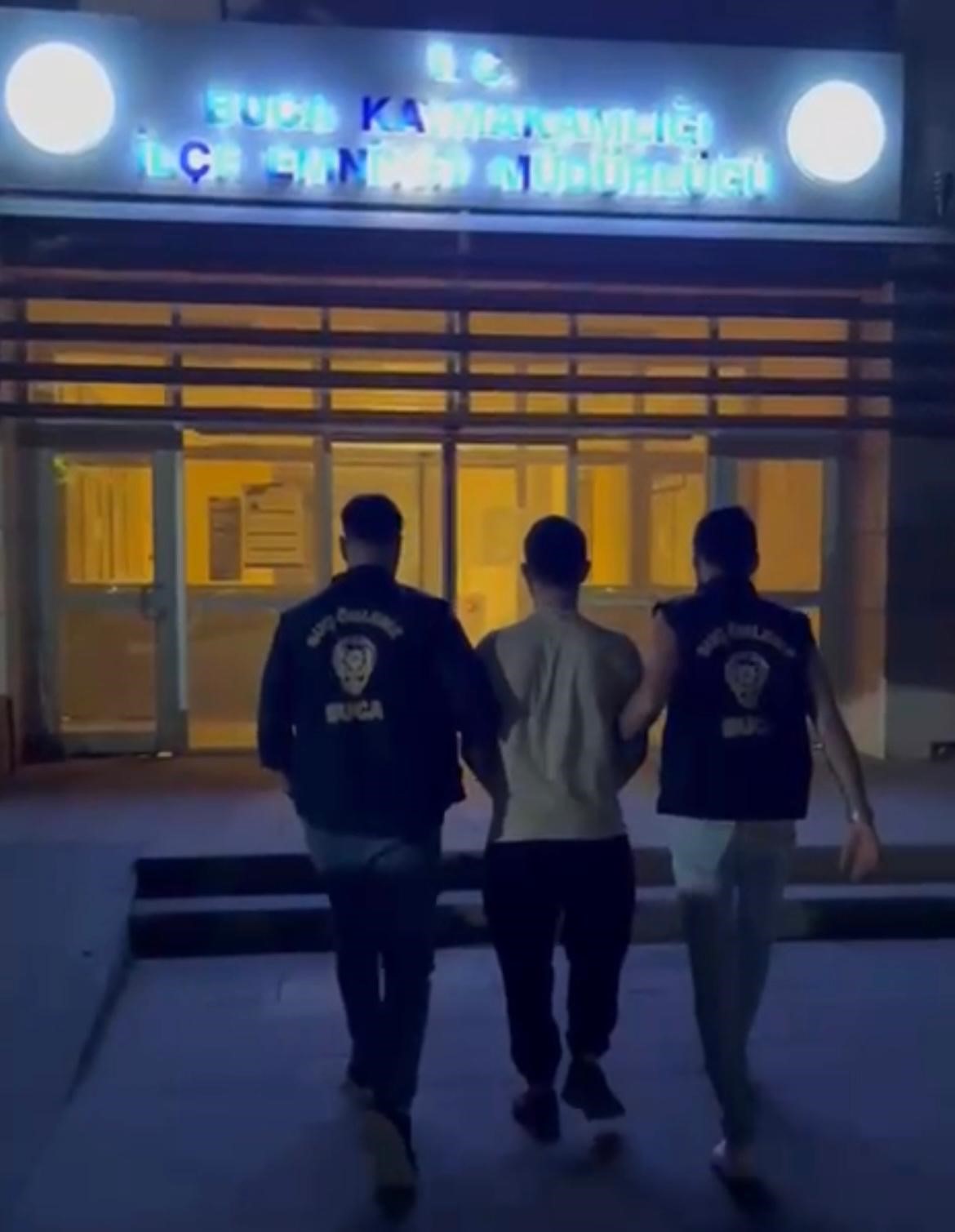 Aranan 2 hükümlü İzmir’de yakalandı 