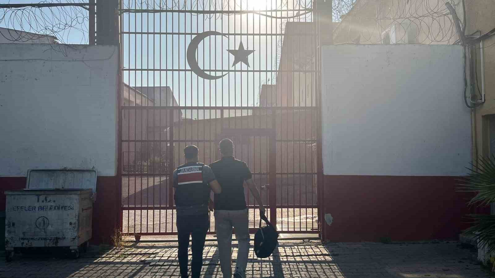 Terör suçundan aranan şahıs Efeler’de yakalandı
