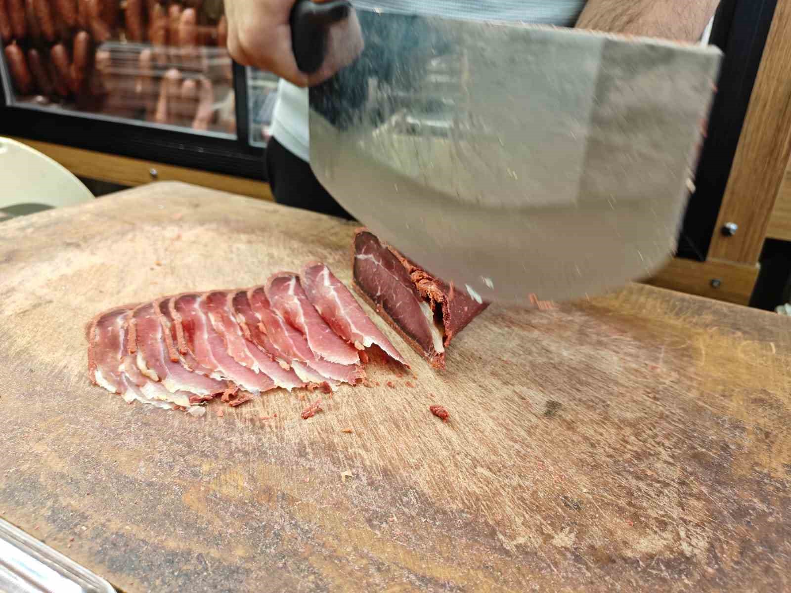 Pastırmacılar gurbetçi sezonunu açtı 