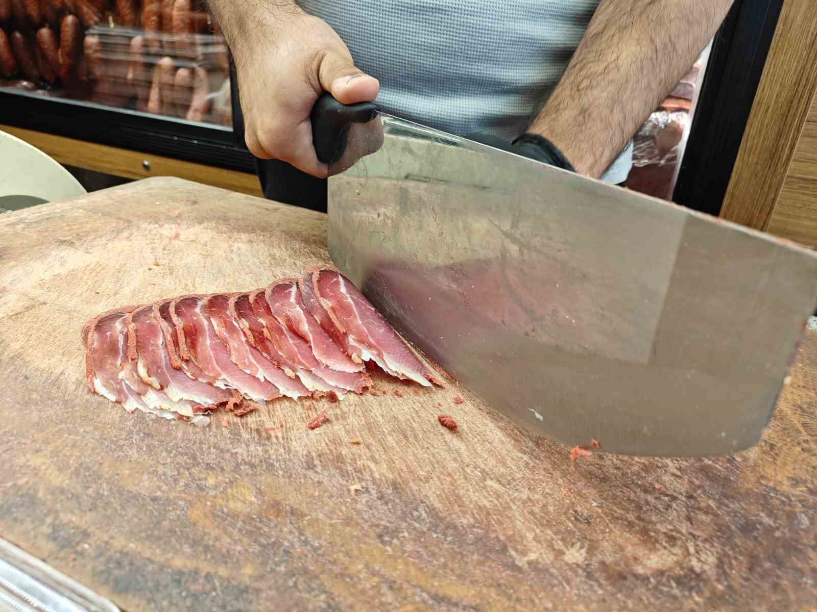 Pastırmacılar gurbetçi sezonunu açtı 