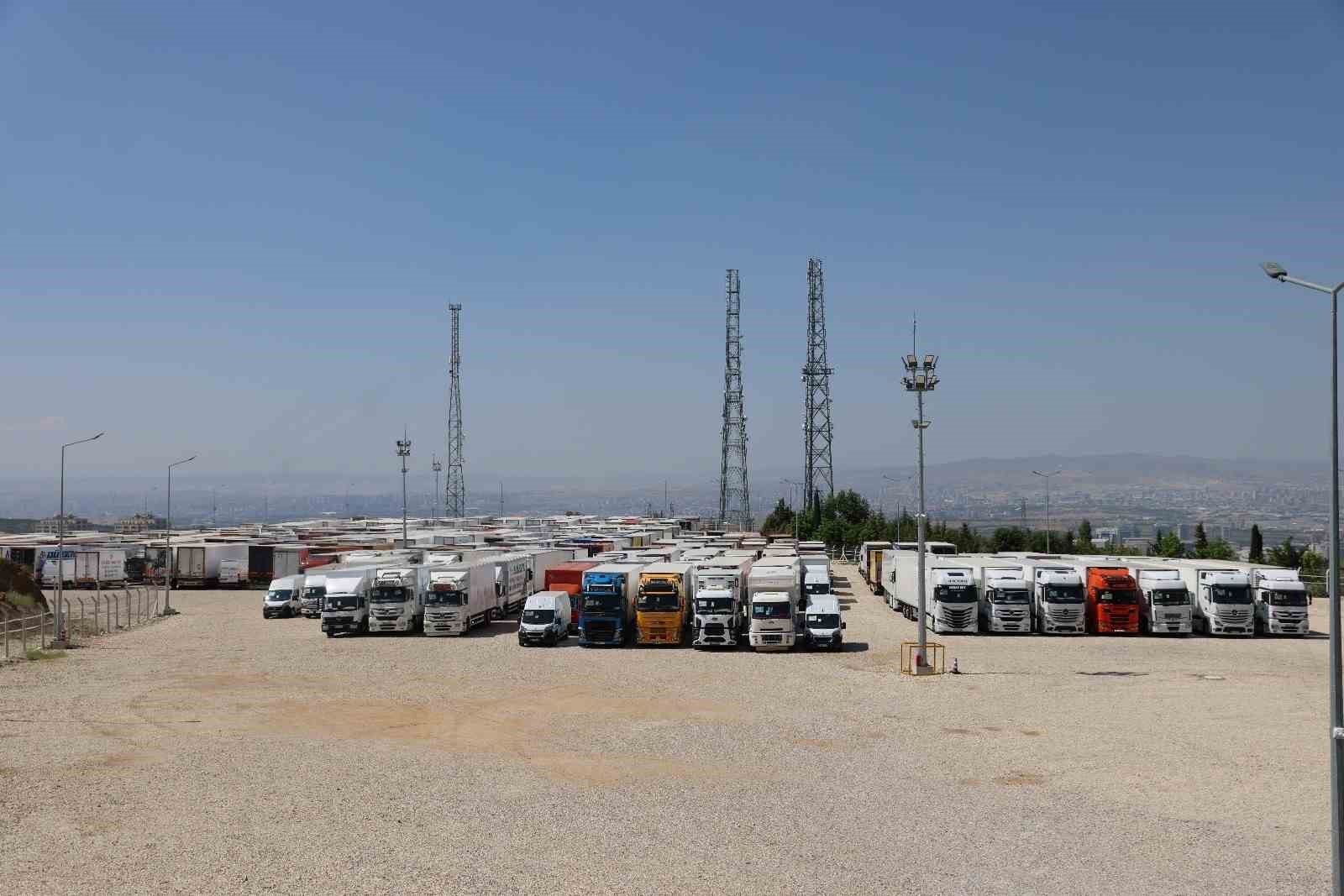 YKS soru kitapçıklarını taşıyan 528 nakliye aracı, 250 sınav merkezine doğru yola çıktı 