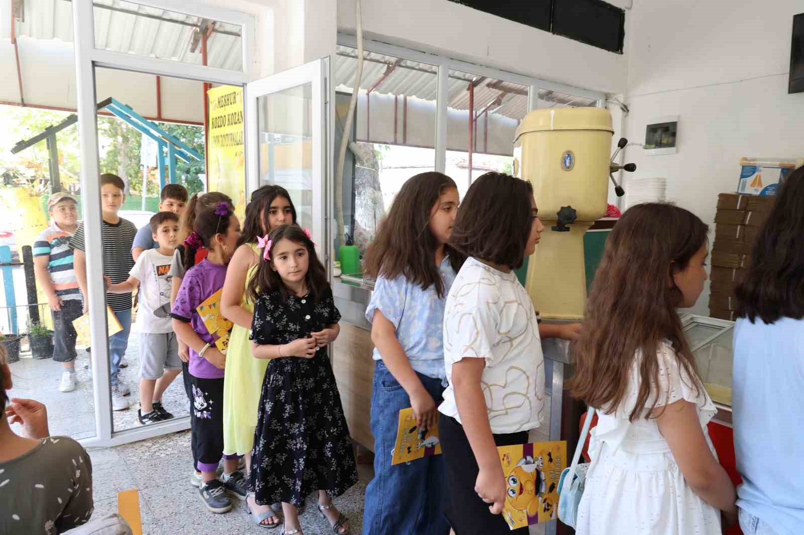 Adanalı öğrencileri serinleten karne hediyesi 