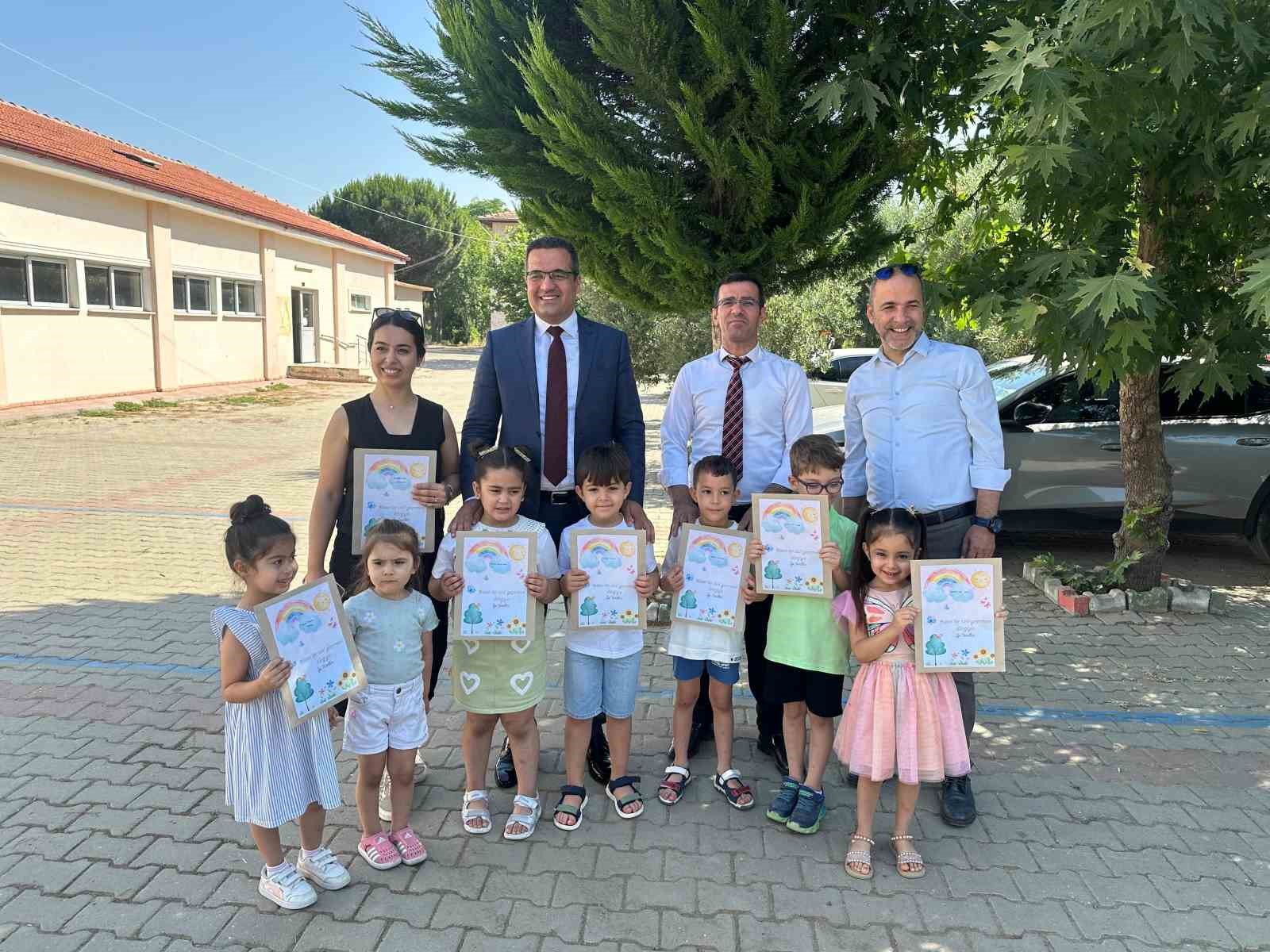 Sarıgöl’de öğrencilerin karne heyecanı 