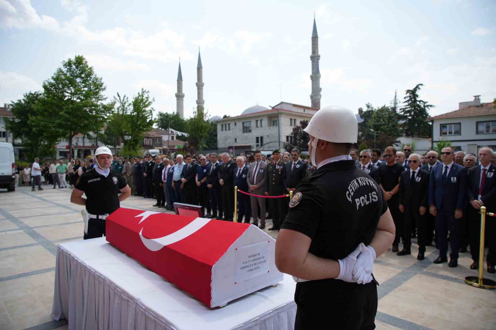 Vali Yardımcısı Beypınar, törenle son yolculuğuna uğurlandı 