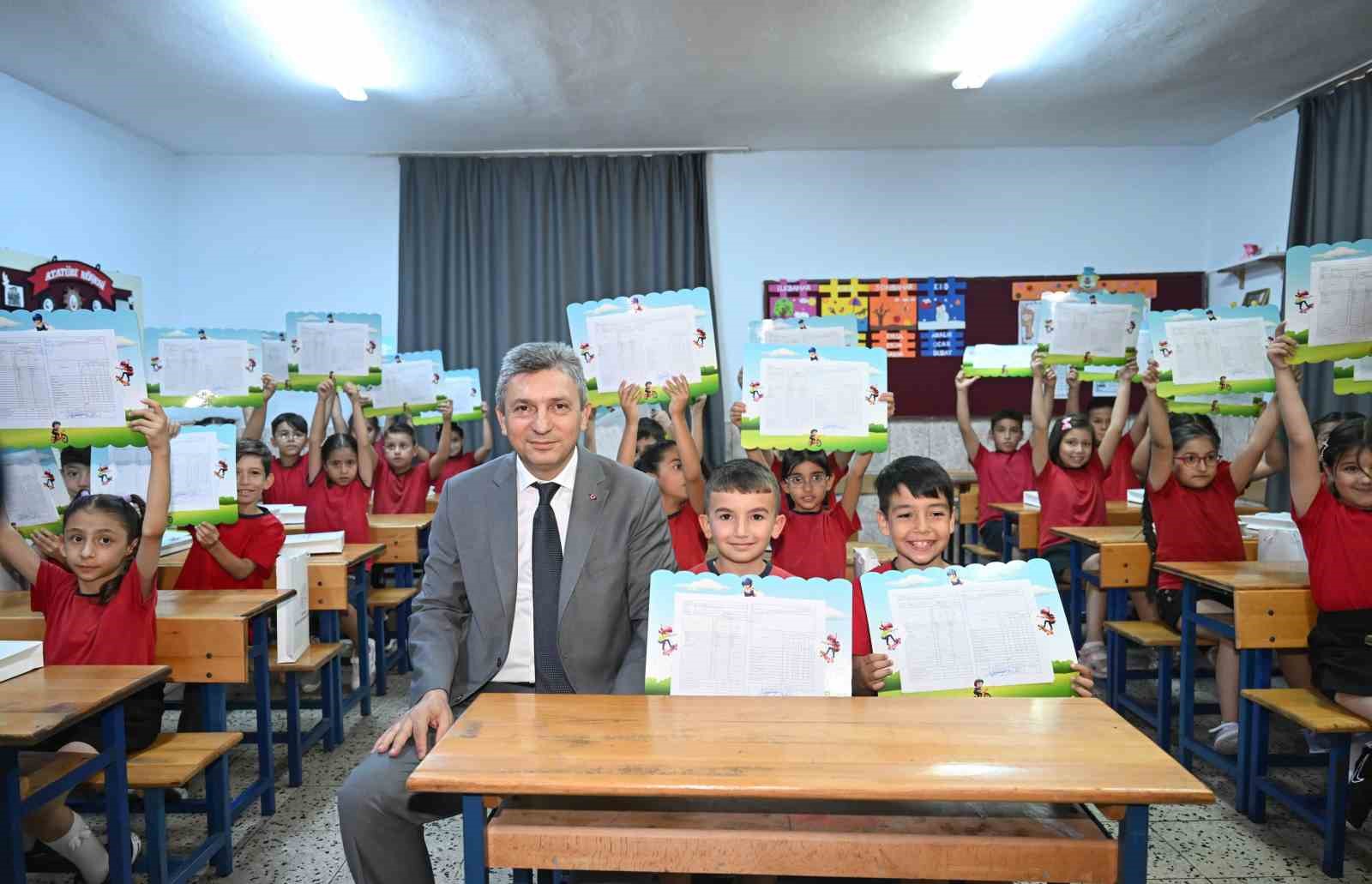Antalya’da 485 bin 783 öğrenci karne heyecanı yaşadı