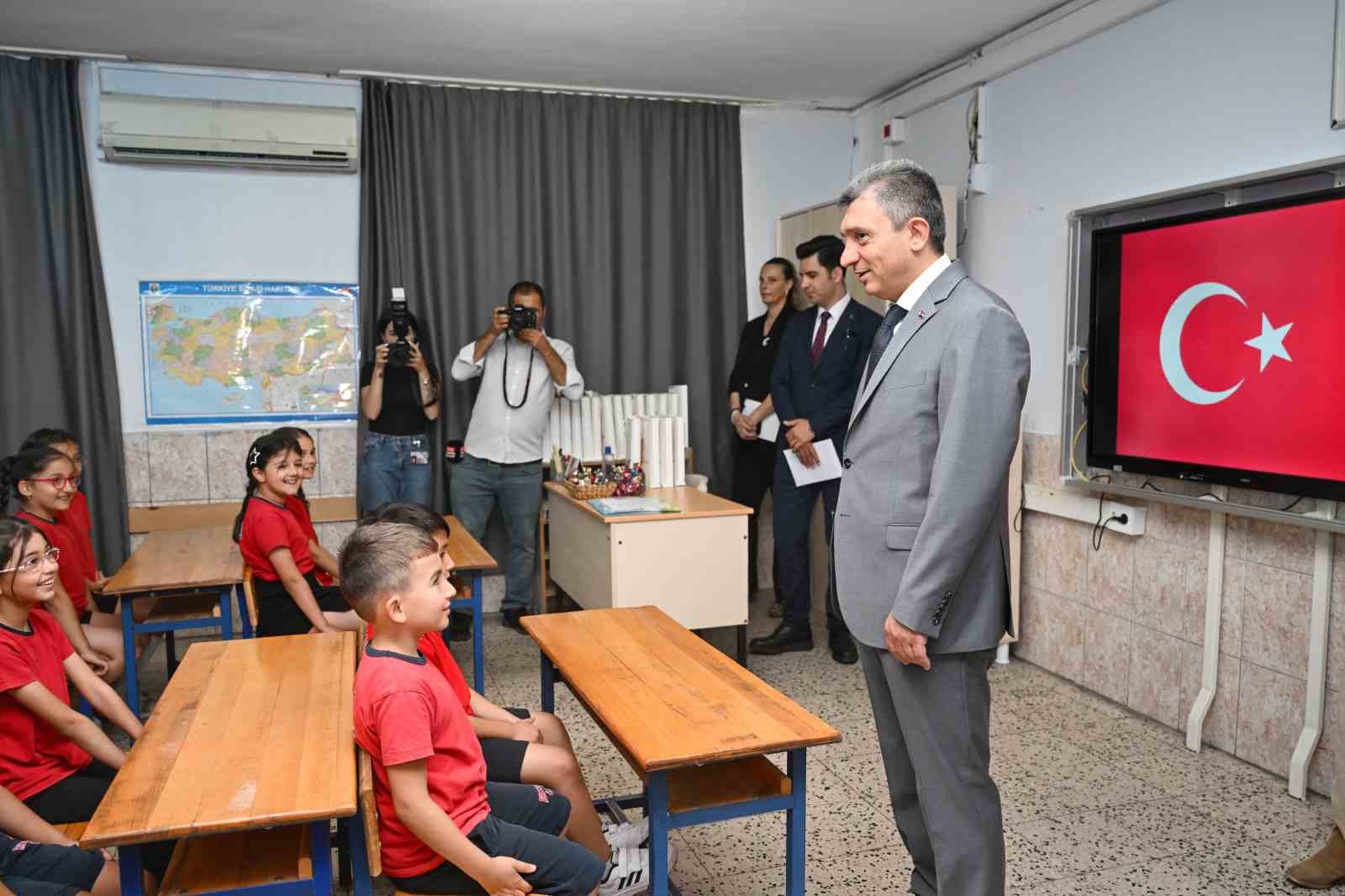 Antalya’da 485 bin 783 öğrenci karne heyecanı yaşadı 