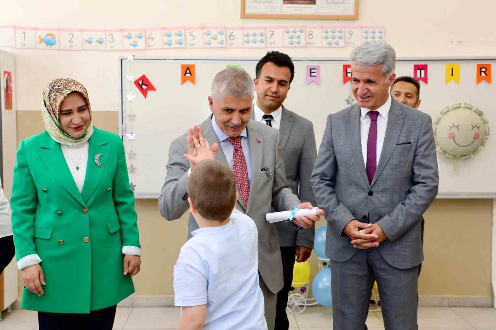 Niğde’de 68 bin 913 öğrenci karne heyecanı yaşadı 