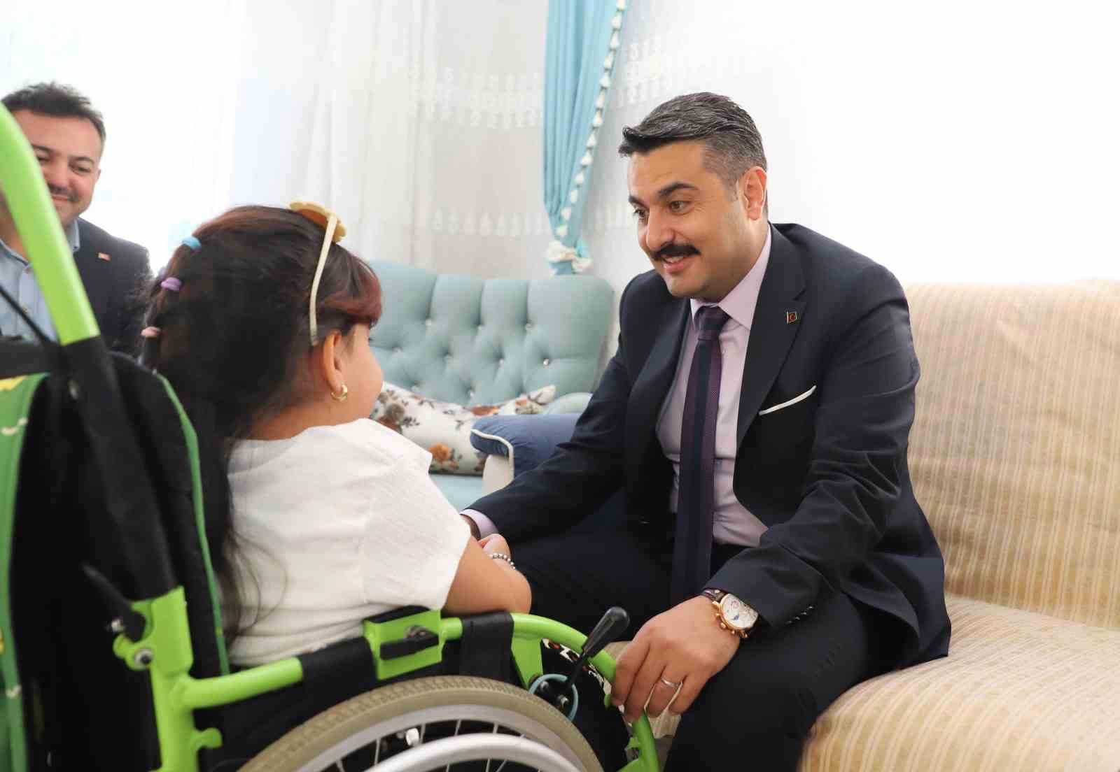 Sivas’ta evde eğitim alan öğrencilere özel karne ziyareti 