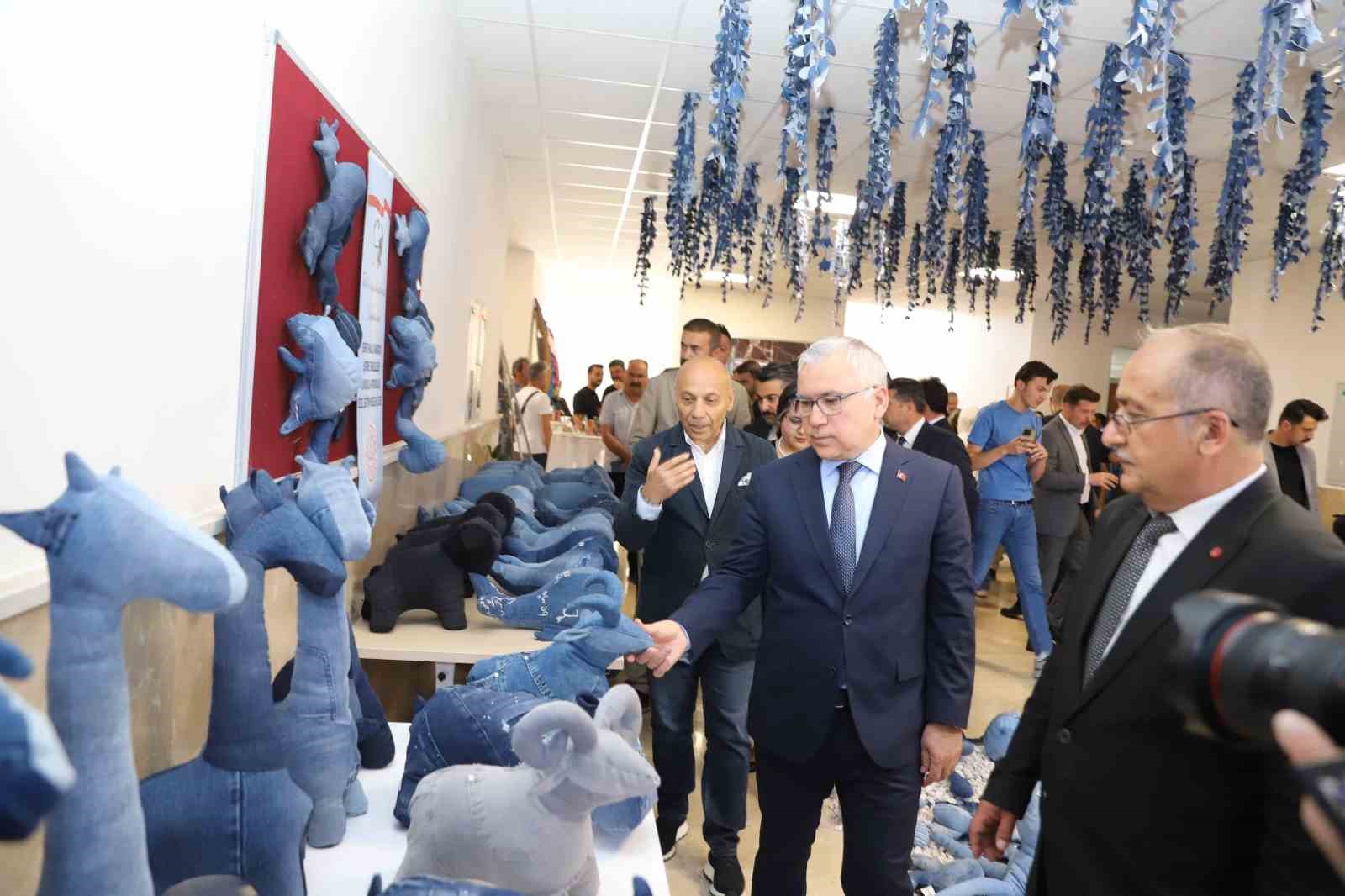 Sivas’ta kumaş atıkları oyuncağa dönüştü 