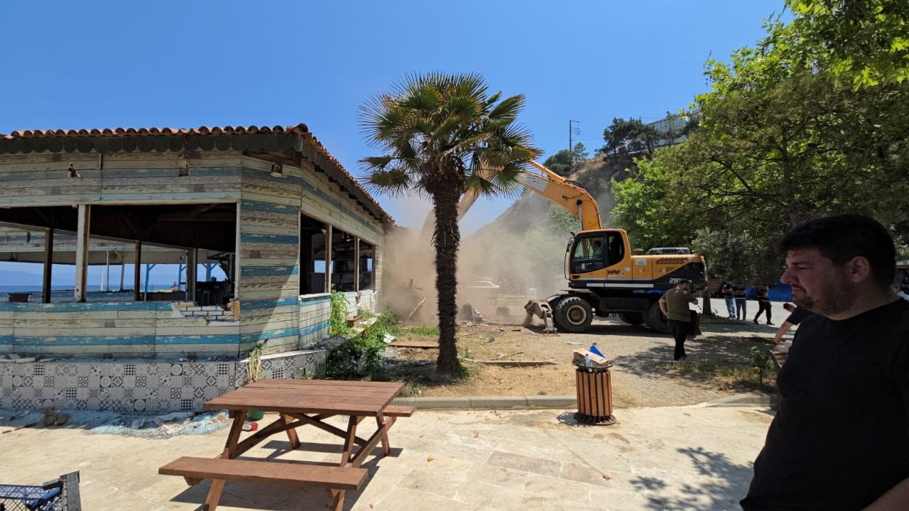 Mudanya Trilye’de 30 yıllık 4 kafe yıkıldı 