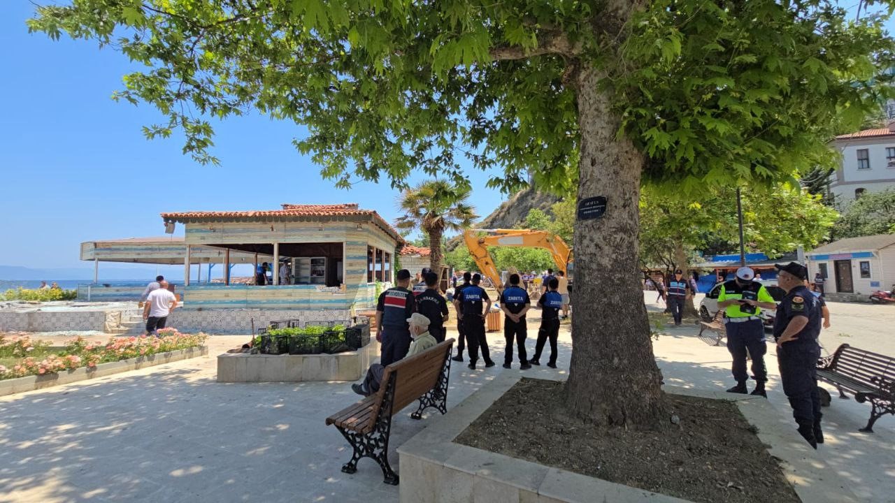 Mudanya Trilye’de 30 yıllık 4 kafe yıkıldı 