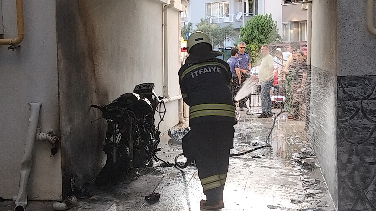 Menteşe’de park halindeki motosiklet alev aldı 