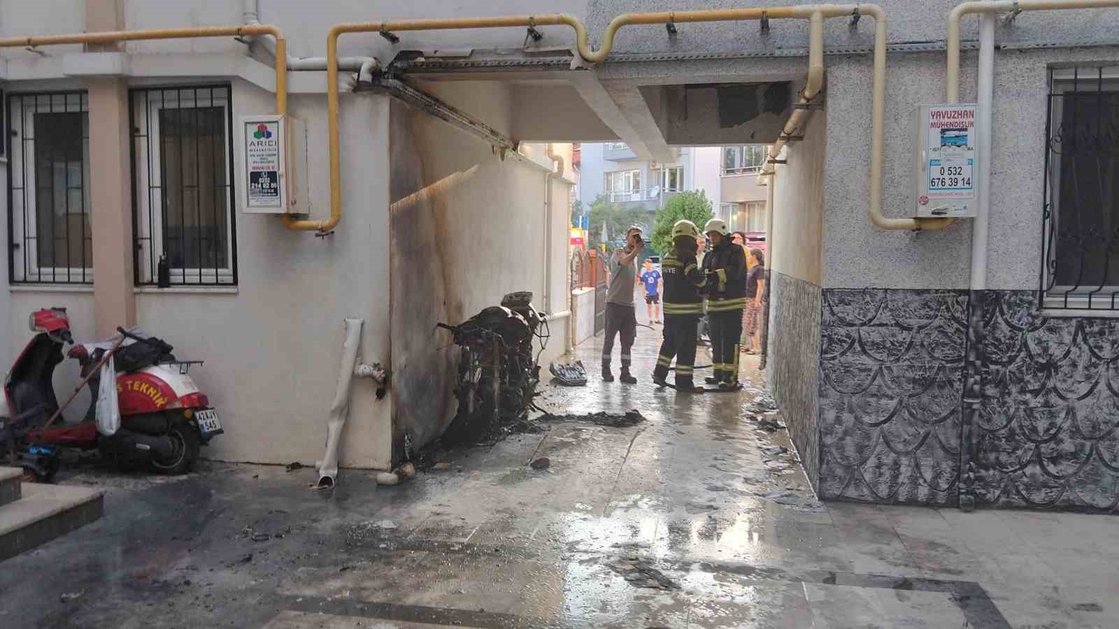 Menteşe’de park halindeki motosiklet alev aldı 