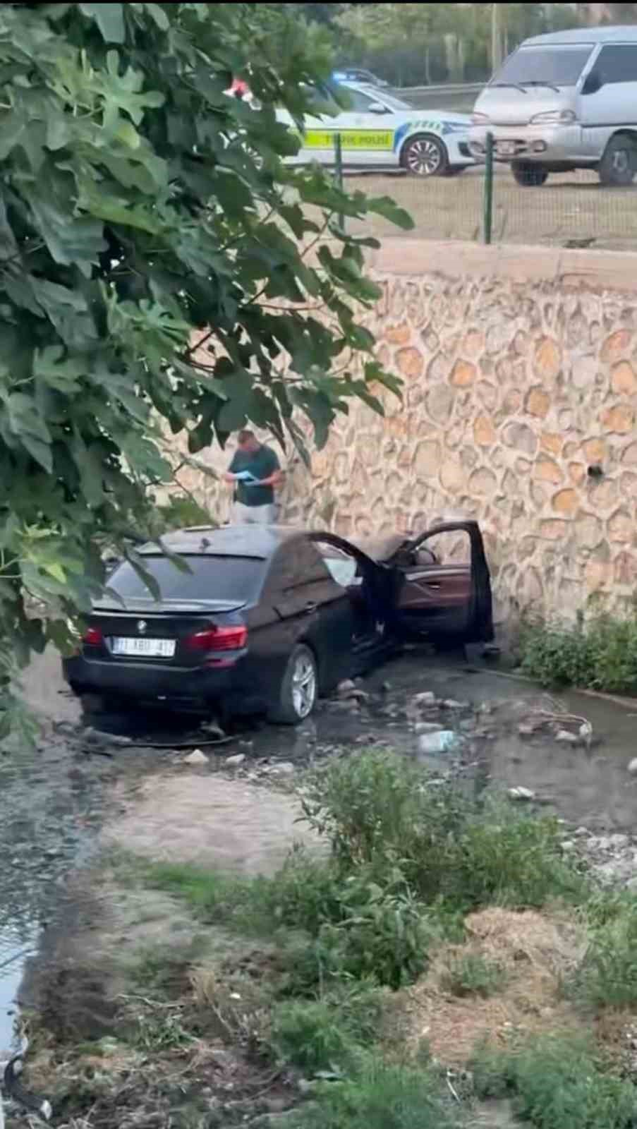 Su kanalında otururken aracın altında kalan çocuk hayatını kaybetti 