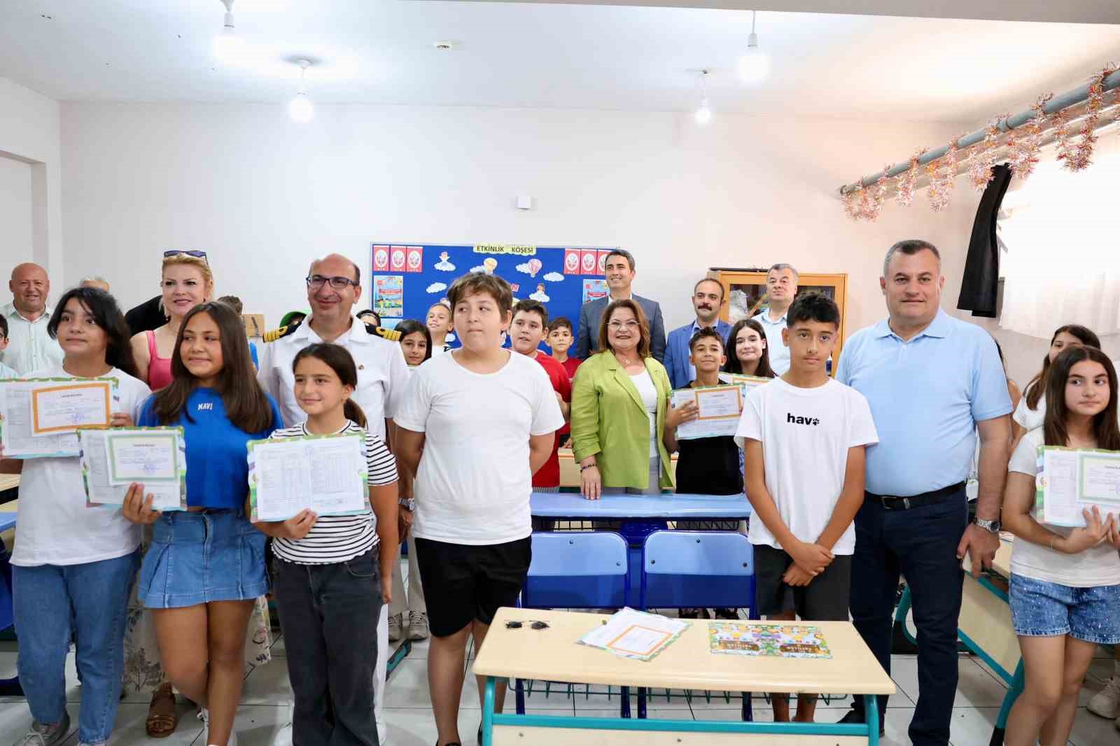 Başkan Gençay, öğrencilerin karne sevincine ortak oldu 