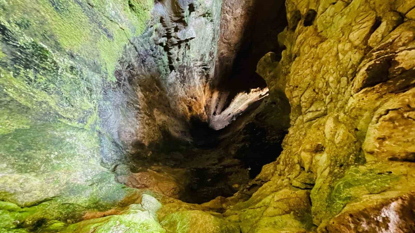 Adıyaman’daki mağaralarda bulunan ilginç jeolojik oluşumlar incelendi 
