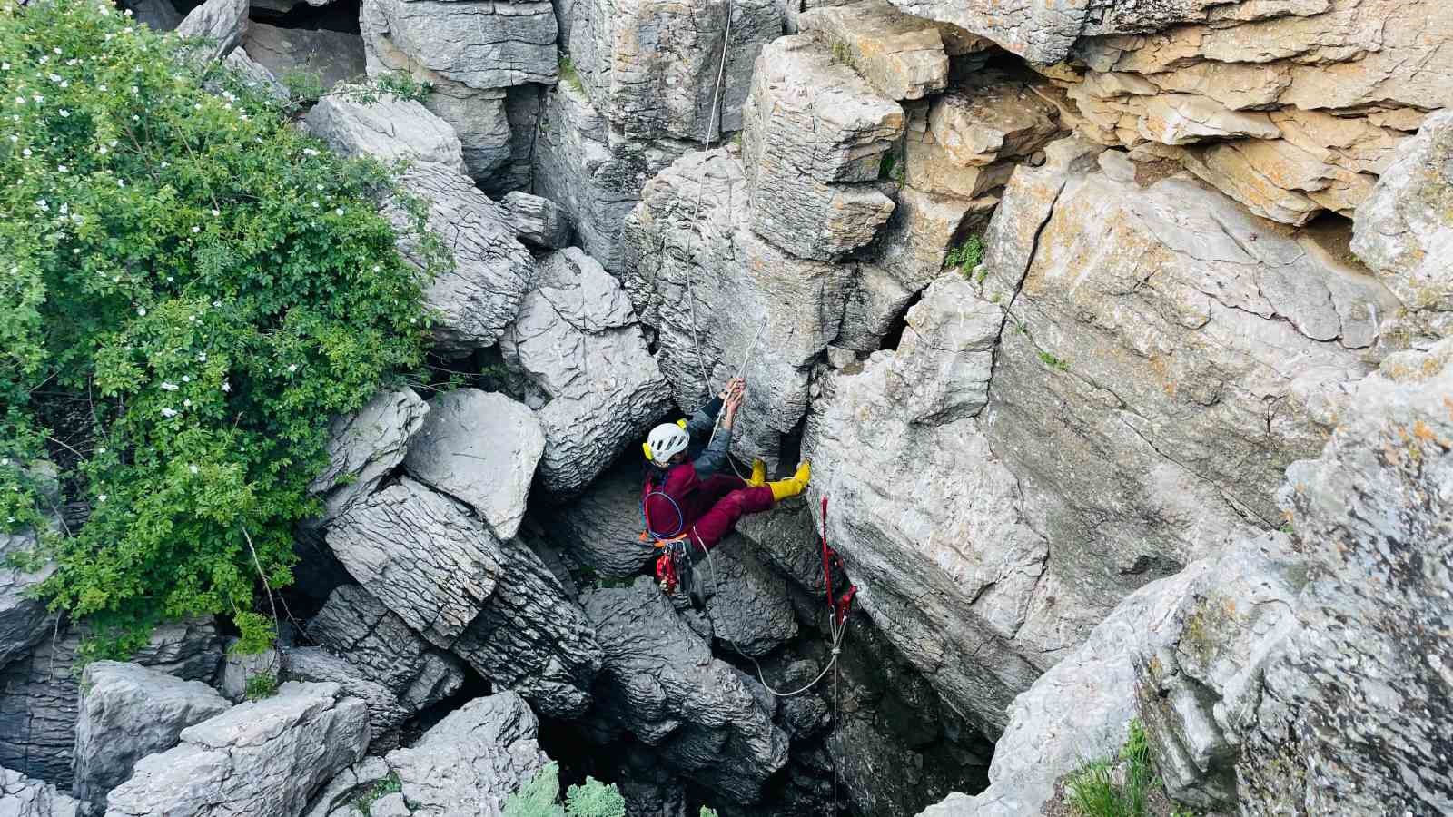 Adıyaman’daki mağaralarda bulunan ilginç jeolojik oluşumlar incelendi 