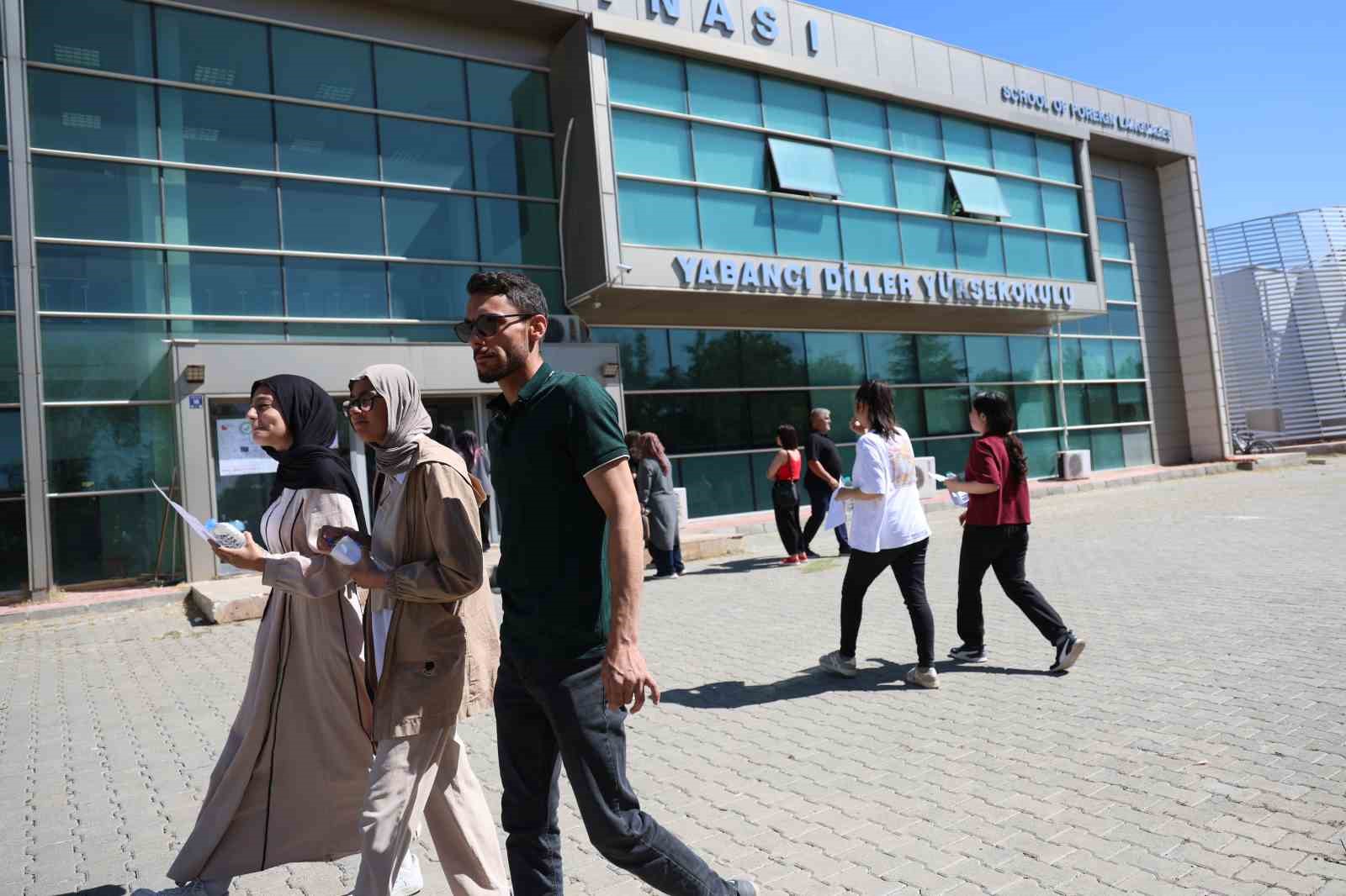 Elazığ’da nefesler tutuldu, YKS heyecanı başladı 