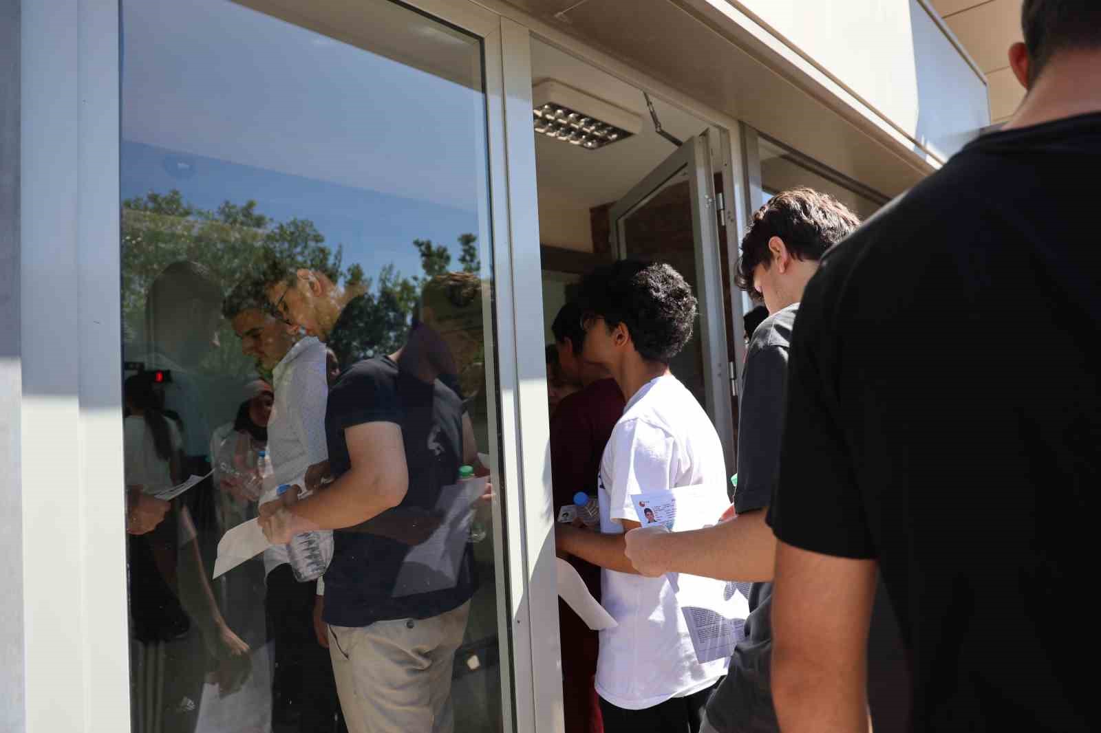 Elazığ’da nefesler tutuldu, YKS heyecanı başladı 