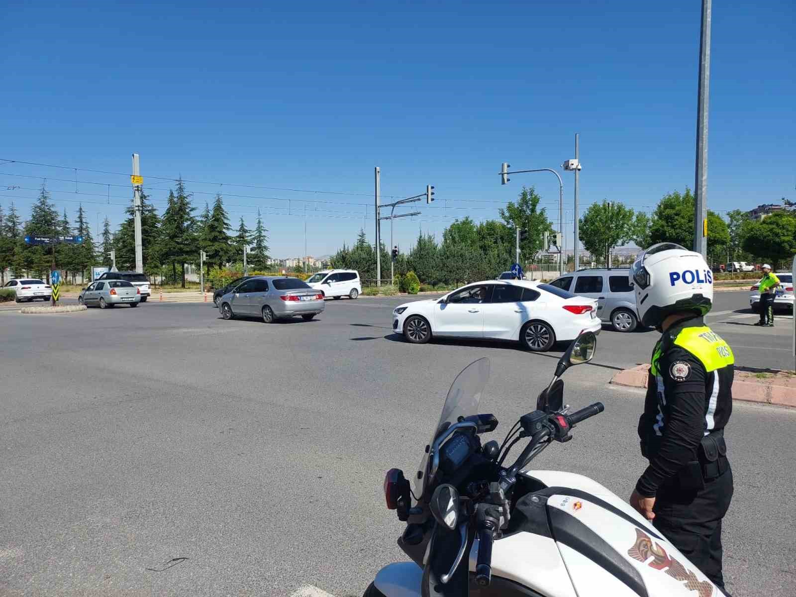 Kayseri Emniyeti ERÜ yerleşkesinde 90 adayı sınava yetiştirdi 