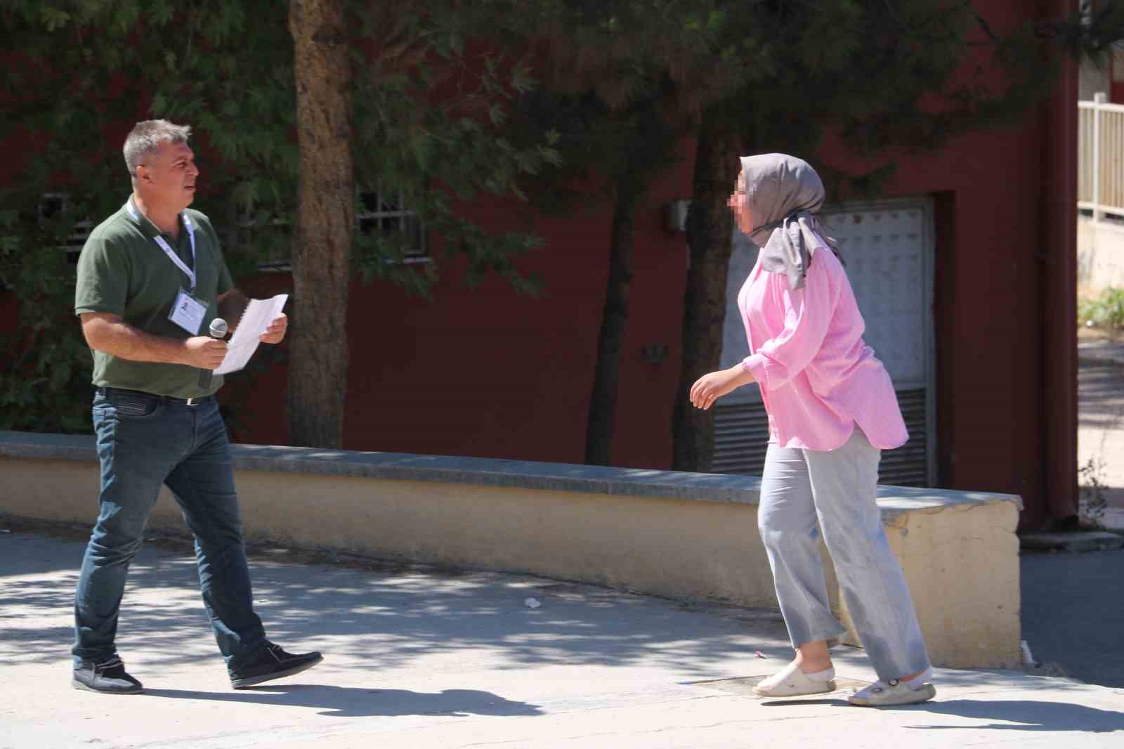 Şanlıurfa’da kimliğini unutan öğrenci önce ağladı, sonra bayıldı, son anda sınava yetişti