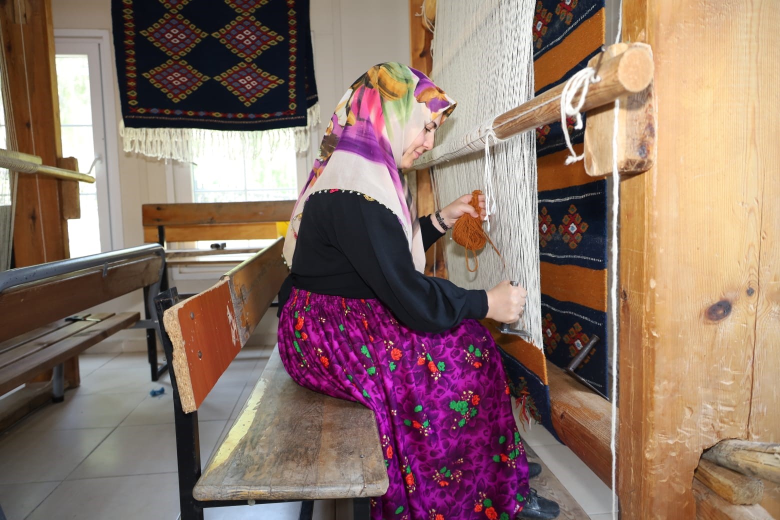 6 asırlık halı ve kilim dokumacılığı geleceğe taşınıyor 
