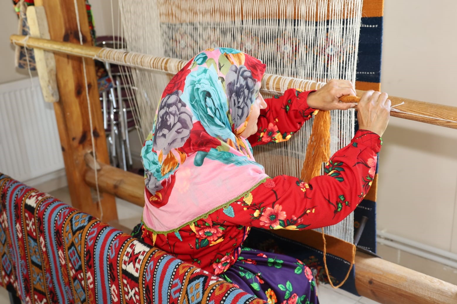 6 asırlık halı ve kilim dokumacılığı geleceğe taşınıyor 