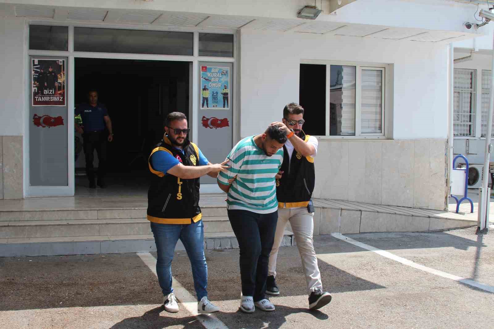 Adana’da komşu sevmeyen şüpheli 7 araca zarar verdi