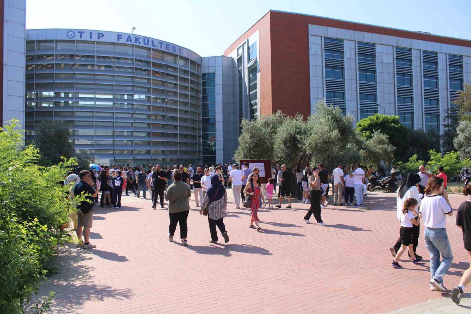 YKS maratonunda manzara değişmedi, geç kalanlar sınava alınmadı 