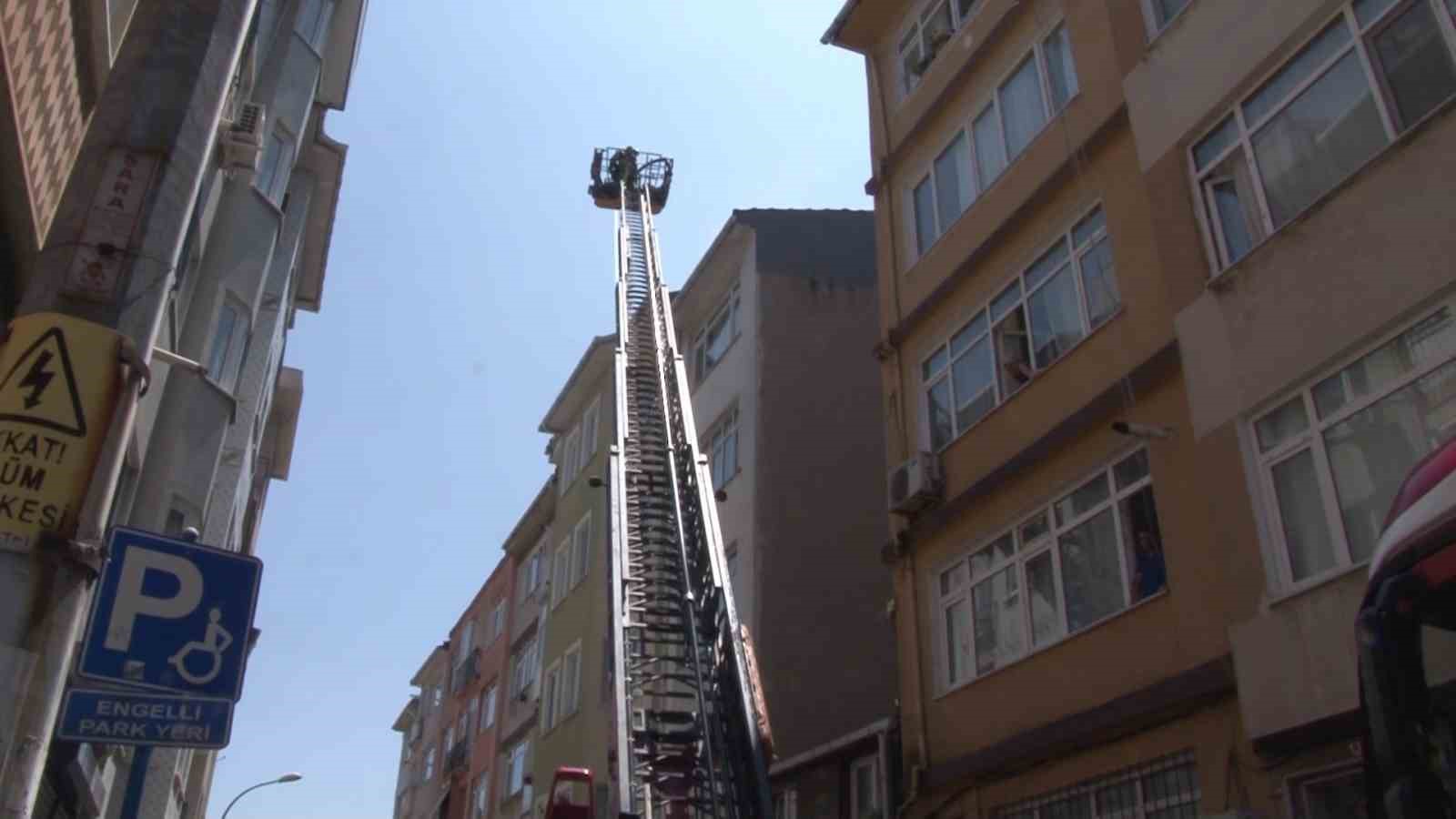 Kadıköy’de ustanın açık unuttuğu tüp, çatıda yangın çıkardı 