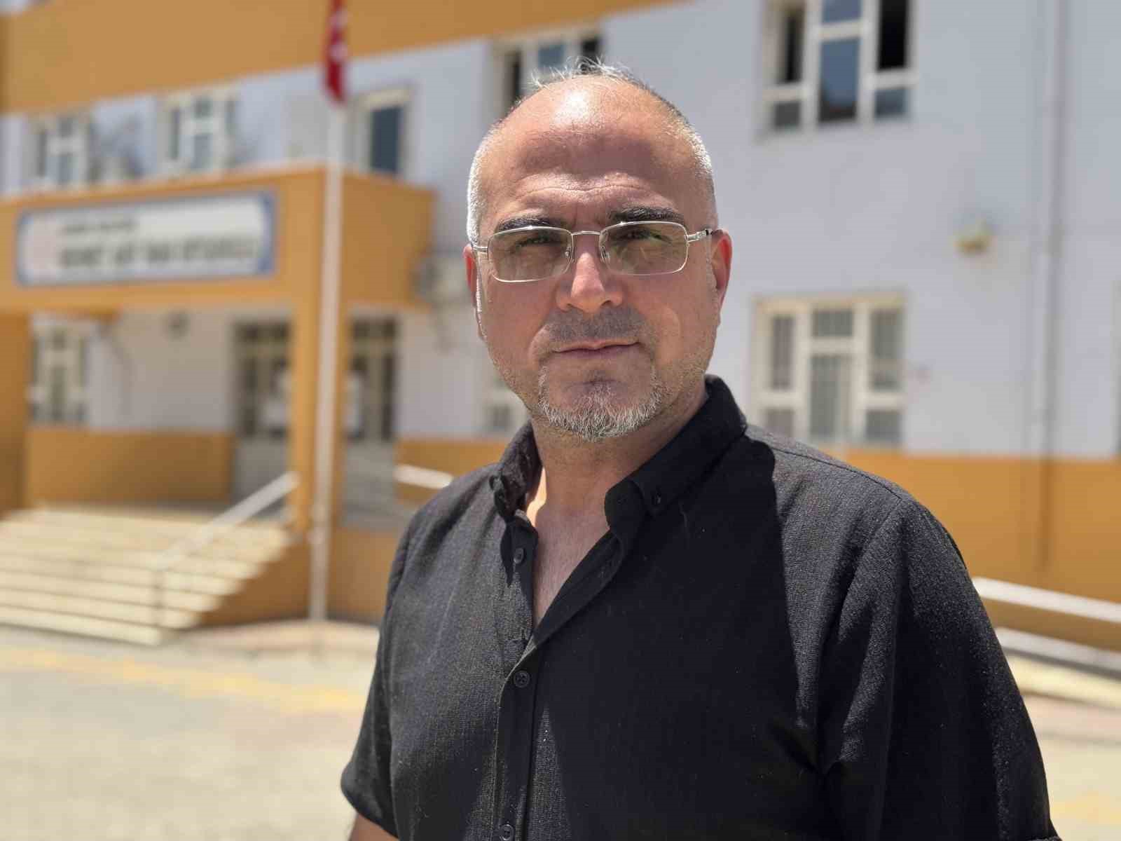 Mardin’de çiftçi baba, kızına destek için YKS sınavına kızı ile girdi 