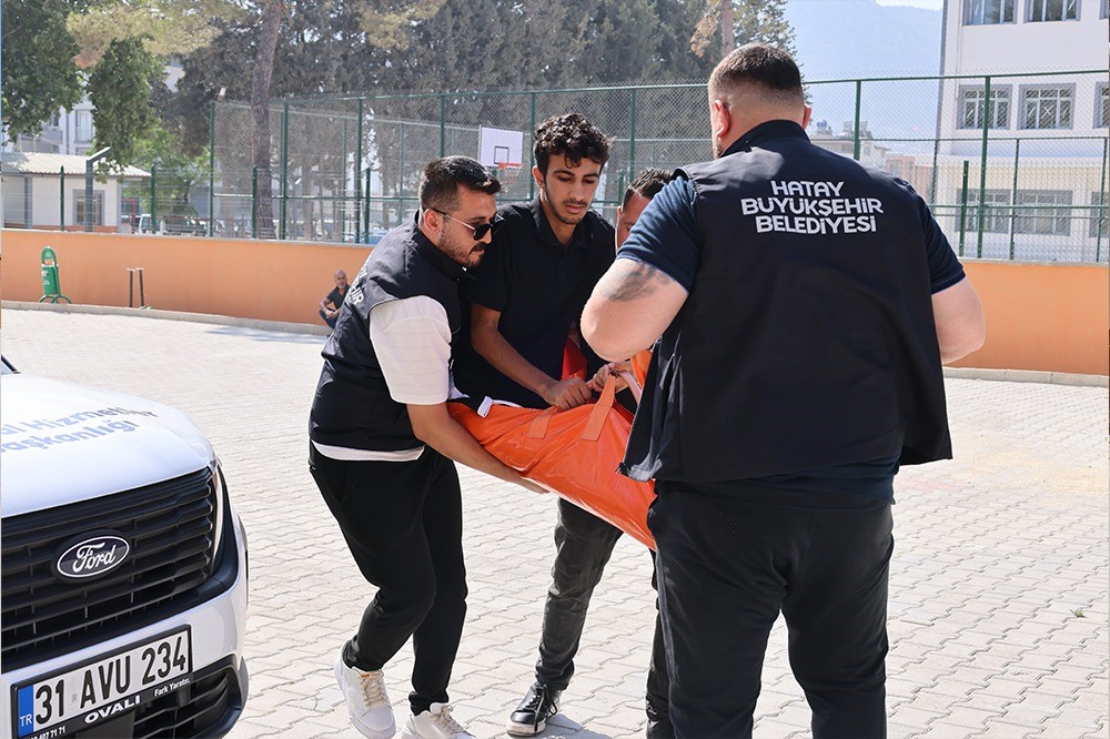 Üniversite hayalinin peşine sedyede gitti 