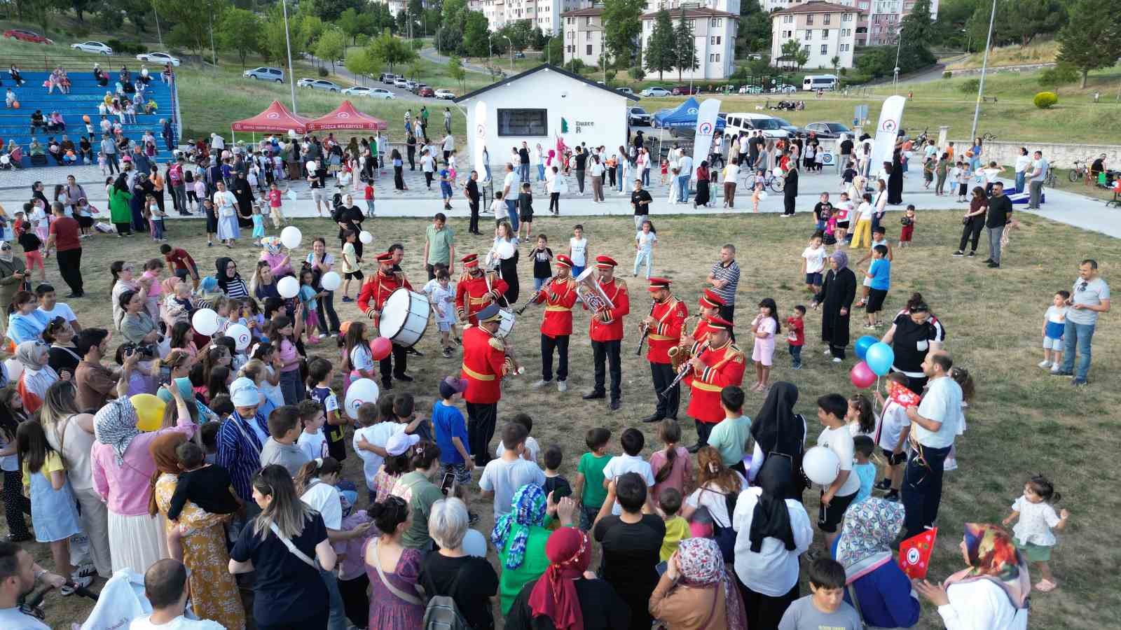 Karnelerini alan çocuklar doyasıya eğlendi 