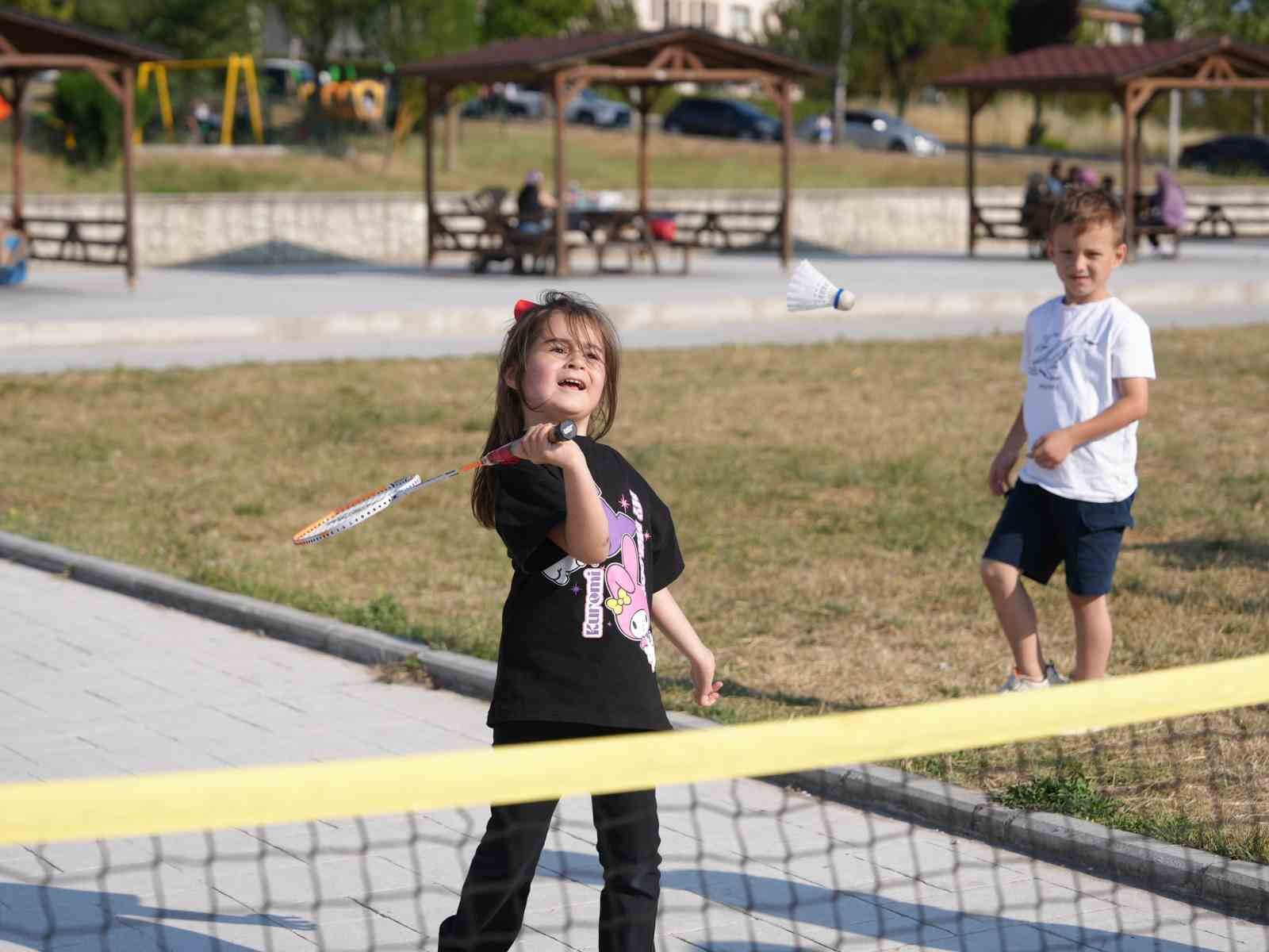 Karnelerini alan çocuklar doyasıya eğlendi 