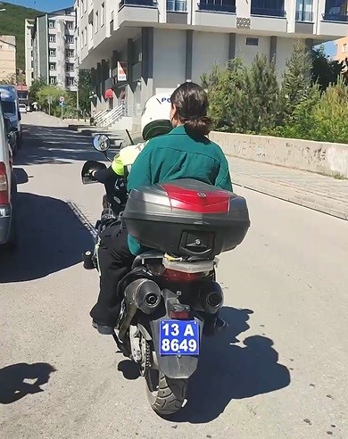 YKS ilk oturumuna geç kalan öğrencilere polis desteği 