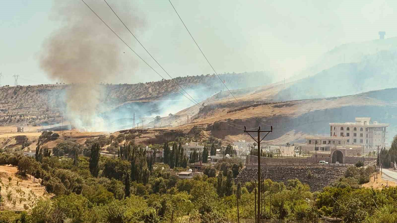 Silopi’de anız yangını, alevler 15 dönümü sardı 