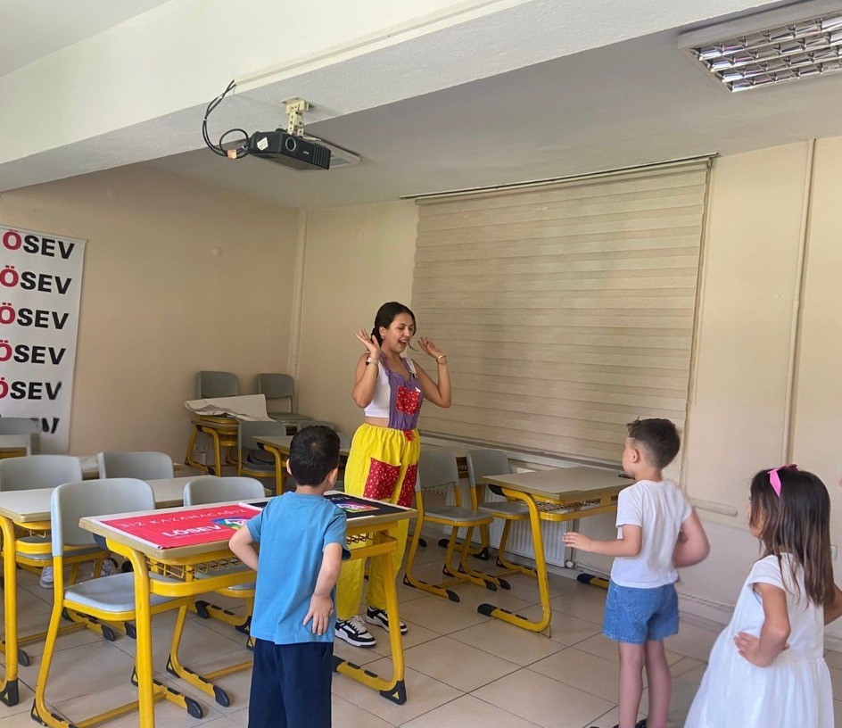 Lösemili çocuklara moral etkinliği 