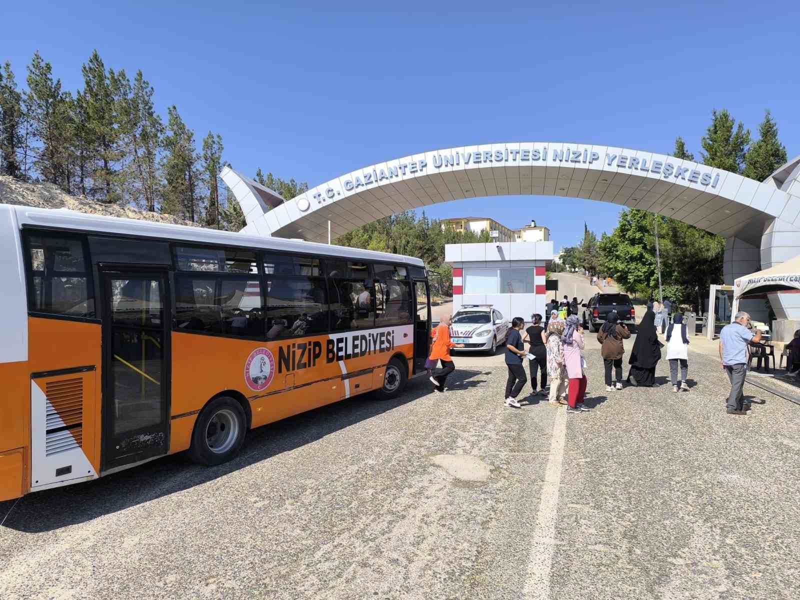 Nizip Belediyesi’nden YKS adaylarına ulaşım desteği 