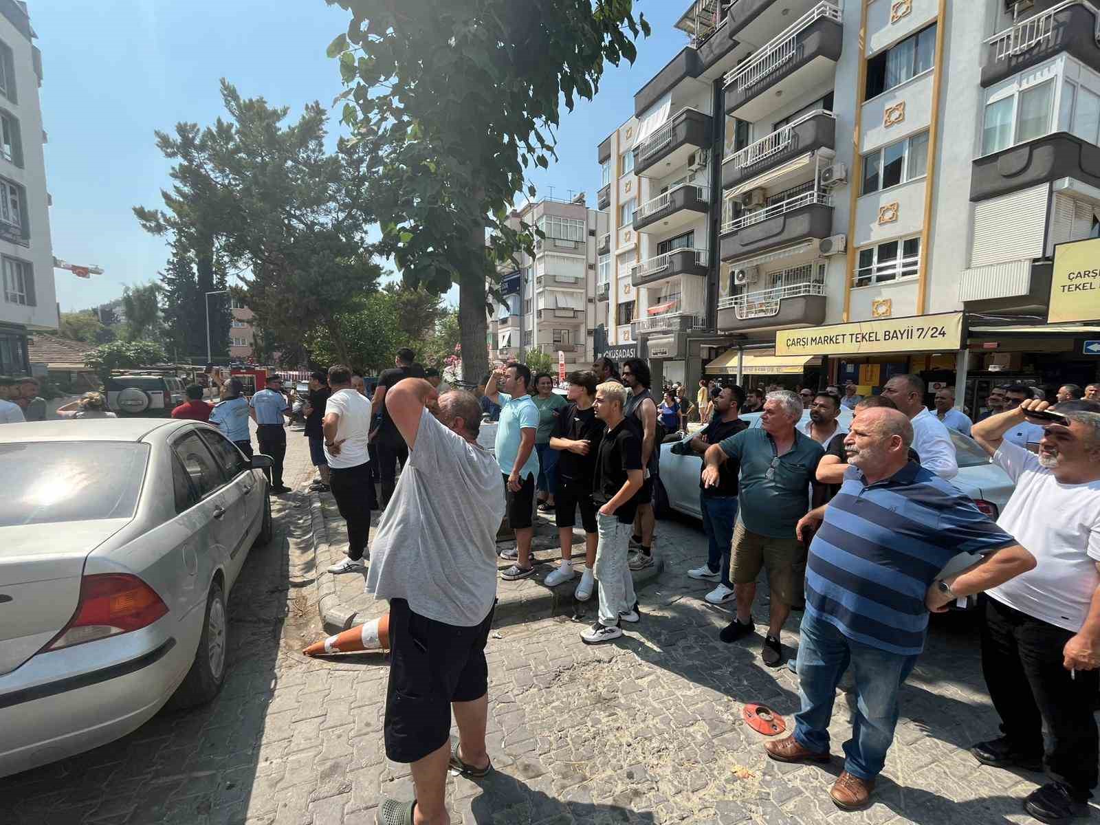 Kuşadası’nda yangın paniği 