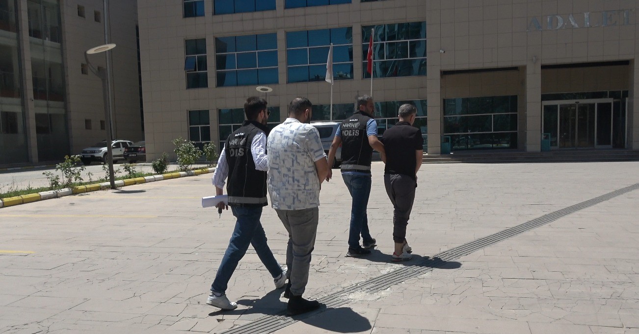 Kilis’te motosiklette 209 bin captagon ele geçirildi 