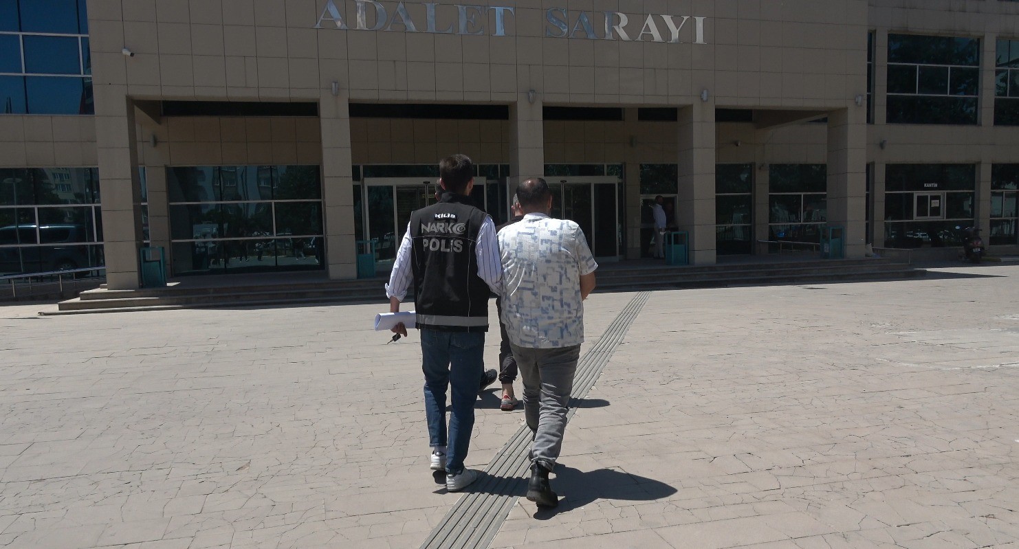 Kilis’te motosiklette 209 bin captagon ele geçirildi 