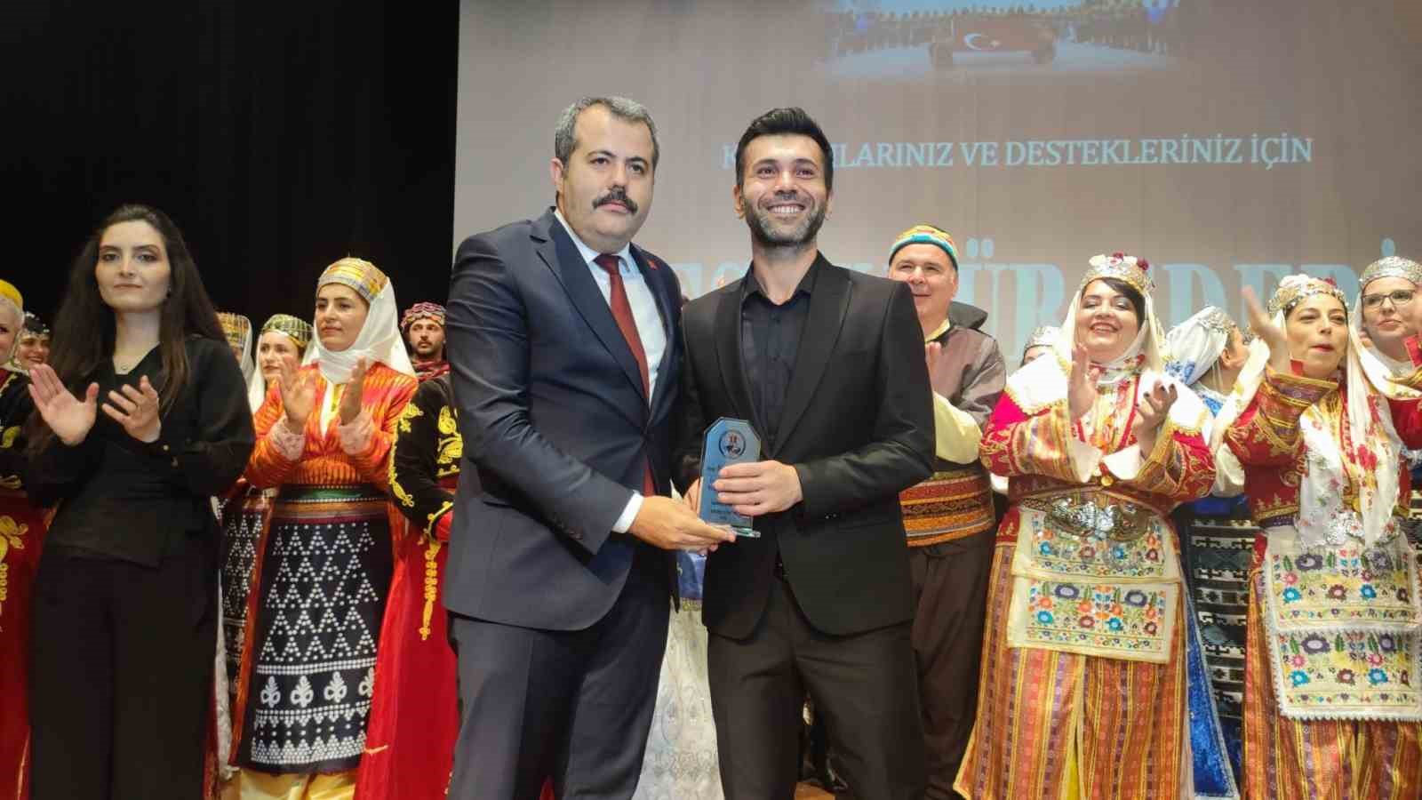 Vezirköprü’de halk oyunları coşkusu 