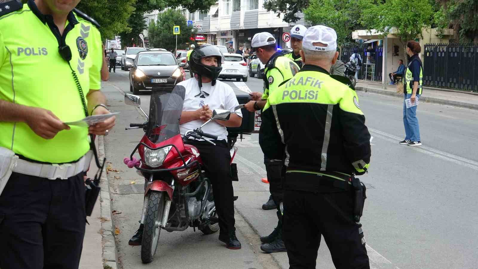 Samsun’da Dünya Motosiklet Günü’nde polislerden sürücülere 